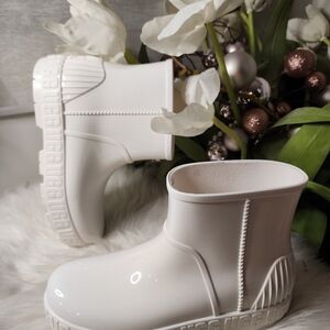 UGG Women's Drizlita Boot White new